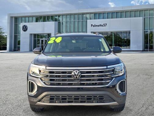 Deep Black Pearl Effect 2024 Volkswagen Atlas 2.0T SE w/Technology