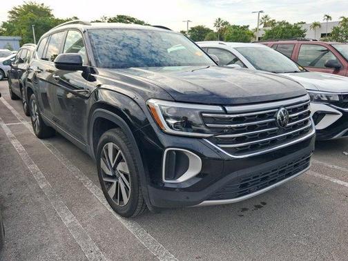 Deep Black Pearl Effect 2024 Volkswagen Atlas 2.0T SE w/Technology