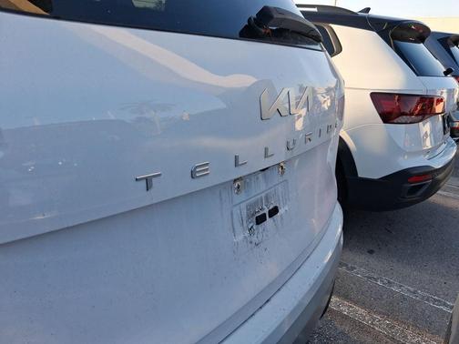 Glacial White Pearl 2024 Kia Telluride EX