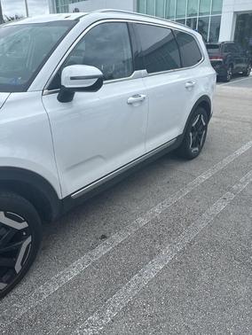 Glacial White Pearl 2024 Kia Telluride EX