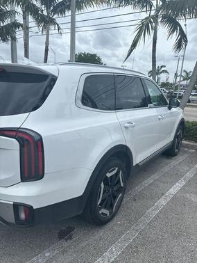 Glacial White Pearl 2024 Kia Telluride EX