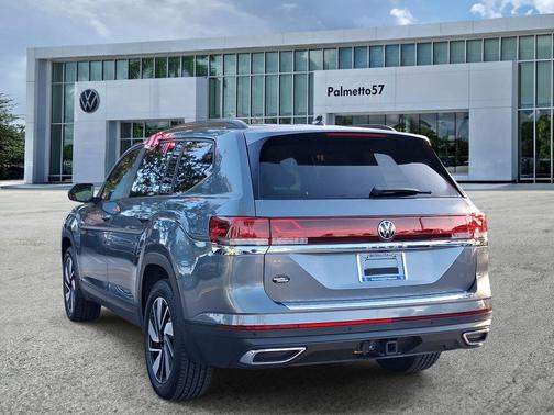 Platinum Gray Metallic 2024 Volkswagen Atlas 2.0T SE w/Technology