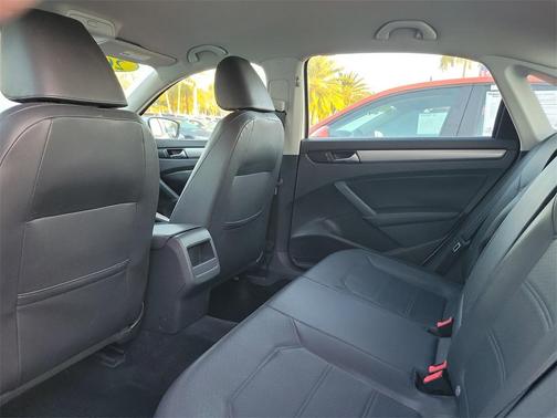 2015 Volkswagen Passat 1.8T Auto Wolfsburg Ed