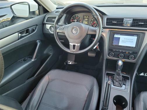 2015 Volkswagen Passat 1.8T Auto Wolfsburg Ed