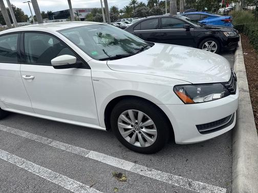 2015 Volkswagen Passat 1.8T Auto Wolfsburg Ed