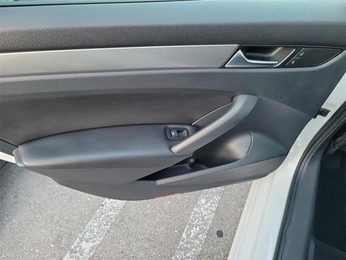 2015 Volkswagen Passat 1.8T Auto Wolfsburg Ed