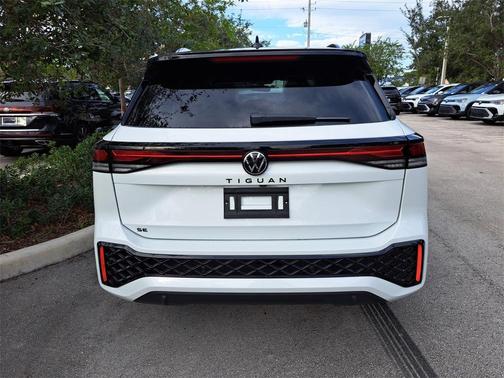 2026 Volkswagen Tiguan 2.0T SE R-Line Black