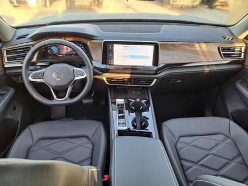 Pure Gray 2026 Volkswagen Atlas 2.0T SE W/TECHNOLOGY