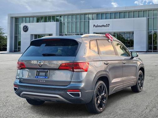 Platinum Gray Metallic 2022 Volkswagen Taos 1.5T SE