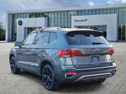 Platinum Gray Metallic 2022 Volkswagen Taos 1.5T SE