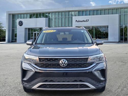 Platinum Gray Metallic 2022 Volkswagen Taos 1.5T SE