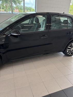 Black 2016 Volkswagen Golf TSI SE 4-Door
