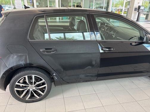 Black 2016 Volkswagen Golf TSI SE 4-Door