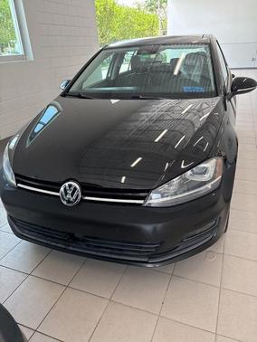 Black 2016 Volkswagen Golf TSI SE 4-Door