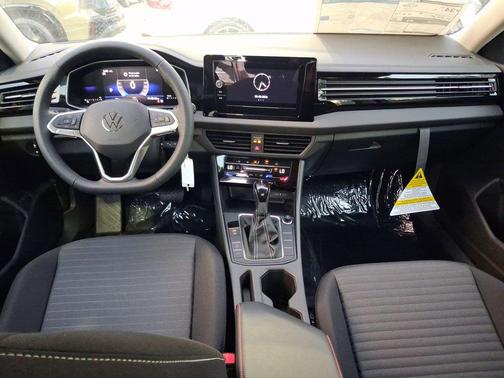 Deep Black Pearl 2026 Volkswagen Jetta 1.5T S