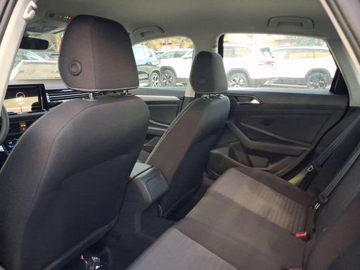 Deep Black Pearl 2026 Volkswagen Jetta 1.5T S