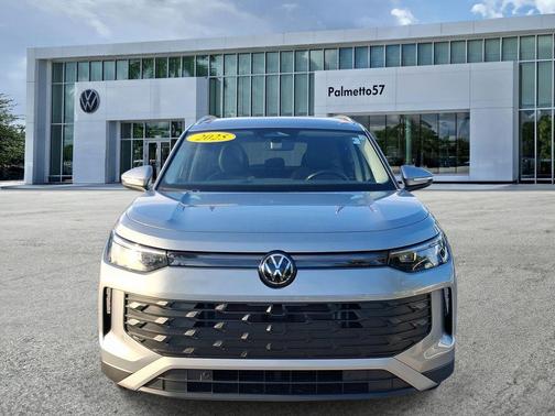 Pyrite Silver Metallic 2025 Volkswagen Tiguan 2.0T SE