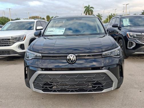 Deep Black Pearl 2026 Volkswagen Taos 1.5T SE