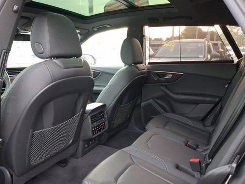 Mythos Black Metallic 2023 Audi Q8 55 Premium Plus
