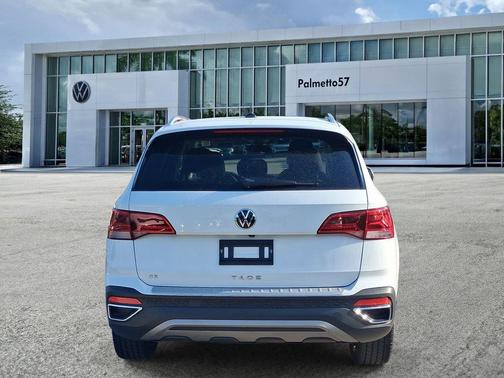 Pure White 2024 Volkswagen Taos 1.5T SE