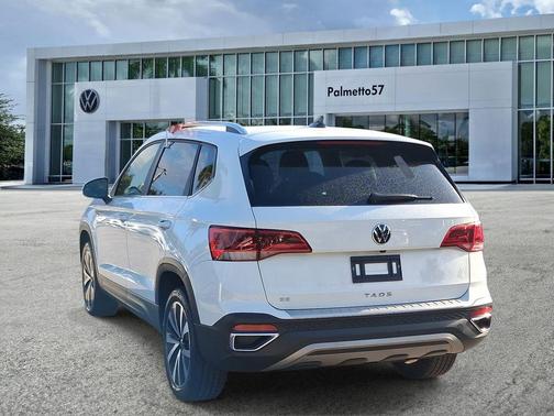 Pure White 2024 Volkswagen Taos 1.5T SE
