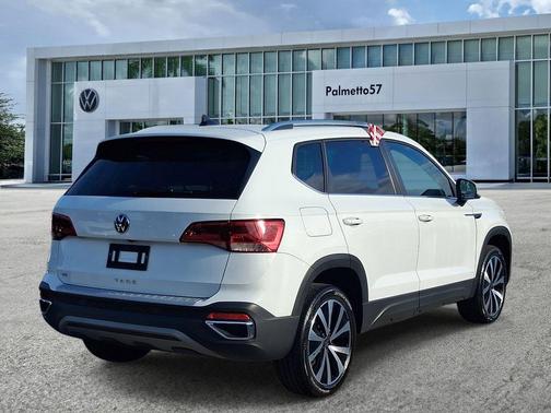 Pure White 2024 Volkswagen Taos 1.5T SE