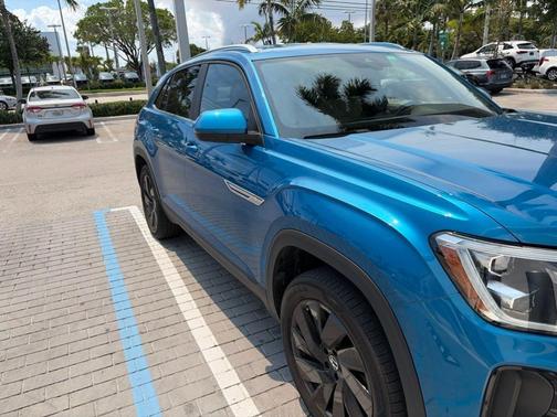 Kingfisher Blue 2024 Volkswagen Atlas Cross Sport 2.0T SE w/Technology