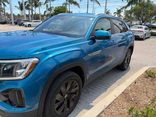 Kingfisher Blue 2024 Volkswagen Atlas Cross Sport 2.0T SE w/Technology