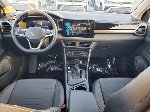2025 Volkswagen Taos 1.5T SE Black