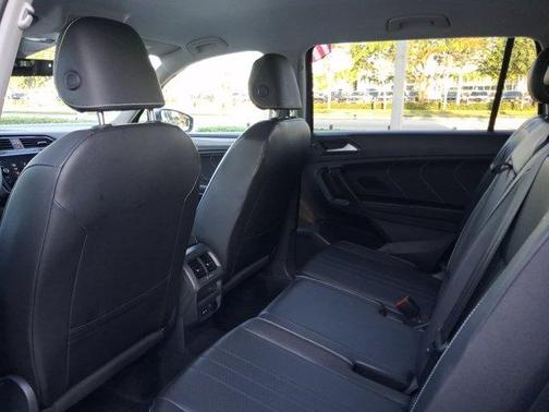 Platinum Gray Metallic 2023 Volkswagen Tiguan 2.0T SE