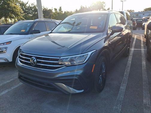 Platinum Gray Metallic 2023 Volkswagen Tiguan 2.0T SE