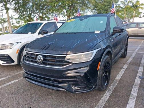 Deep Black Pearl Effect 2023 Volkswagen Tiguan 2.0T SE R-Line Black