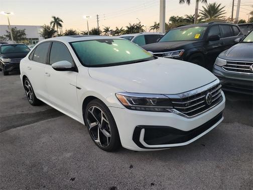 2022 Volkswagen Passat 2.0T R-Line