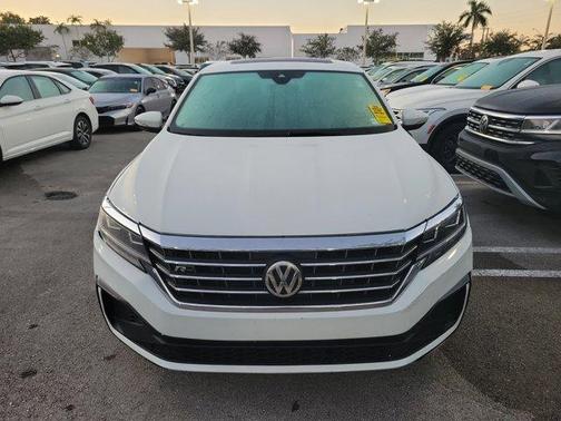 2022 Volkswagen Passat 2.0T R-Line