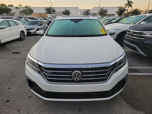 2022 Volkswagen Passat 2.0T R-Line