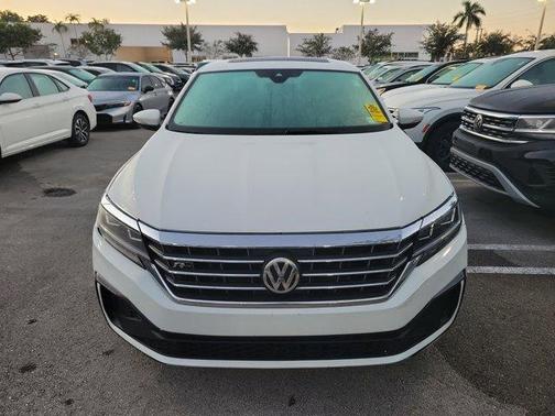 2022 Volkswagen Passat 2.0T R-Line