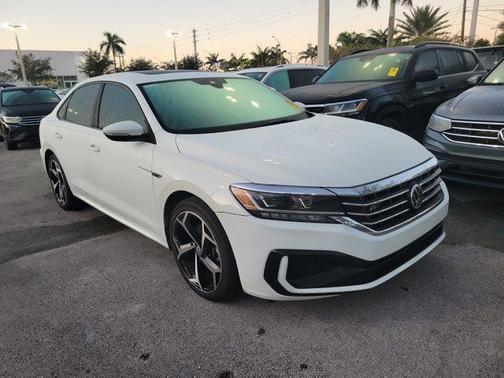 2022 Volkswagen Passat 2.0T R-Line