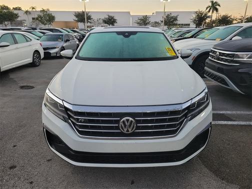 2022 Volkswagen Passat 2.0T R-Line