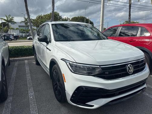 2022 Volkswagen Tiguan 2.0T SE R-Line Black