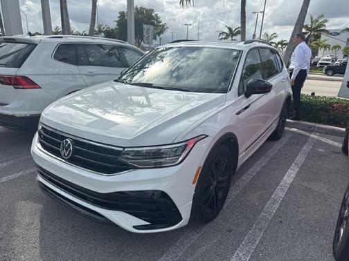 2022 Volkswagen Tiguan 2.0T SE R-Line Black