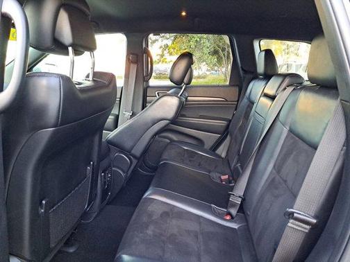 2019 Jeep Grand Cherokee Laredo E