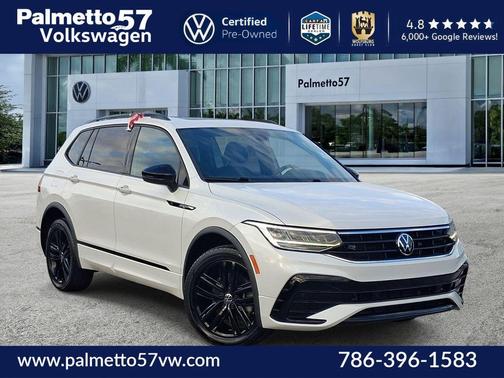 Oryx White Pearl Effect 2022 Volkswagen Tiguan 2.0T SE R-Line Black