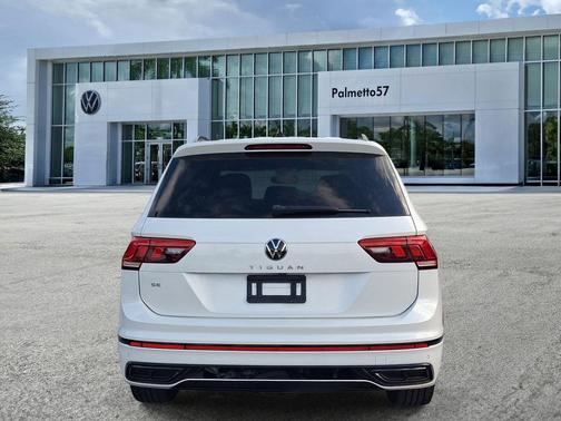 Oryx White Pearl Effect 2022 Volkswagen Tiguan 2.0T SE R-Line Black