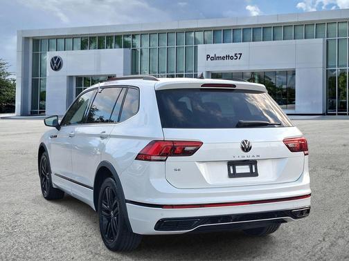 Oryx White Pearl Effect 2022 Volkswagen Tiguan 2.0T SE R-Line Black