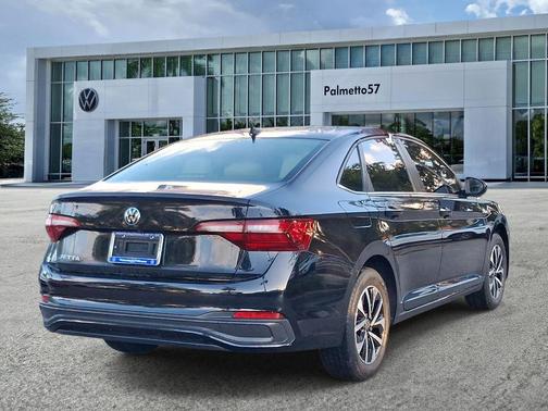 Deep Black Pearl Effect 2022 Volkswagen Jetta 1.5T S
