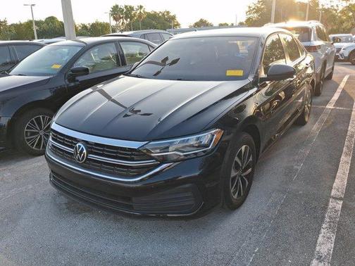 Deep Black Pearl Effect 2022 Volkswagen Jetta 1.5T S