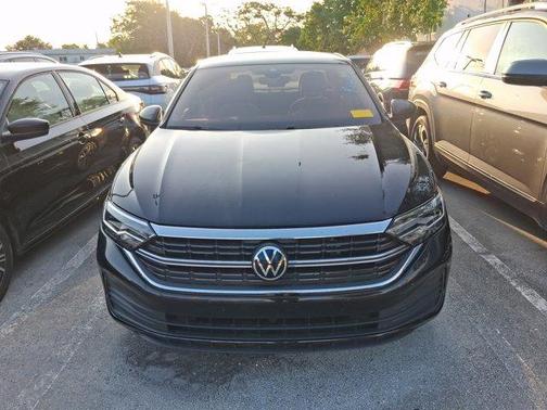 Deep Black Pearl Effect 2022 Volkswagen Jetta 1.5T S