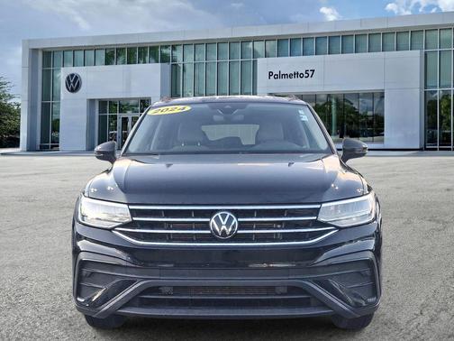 Deep Black Pearl Effect 2024 Volkswagen Tiguan 2.0T S