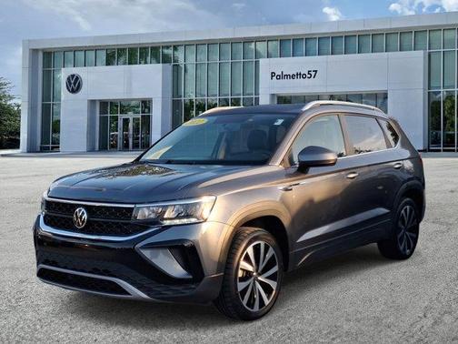 Platinum Gray Metallic 2022 Volkswagen Taos 1.5T SE