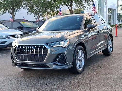 Chronos Gray Metallic 2024 Audi Q3 45 S line Premium